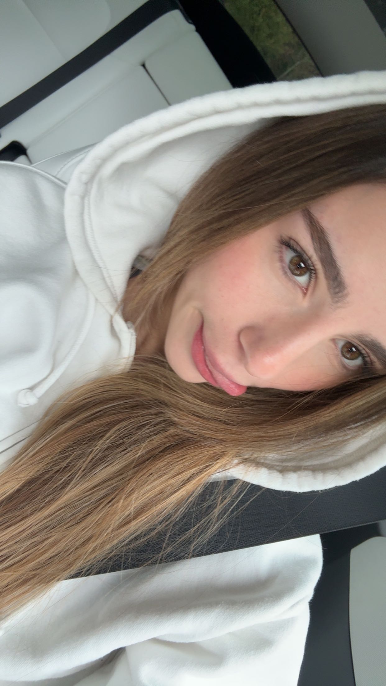 meelahrobbins snapchat image archive image