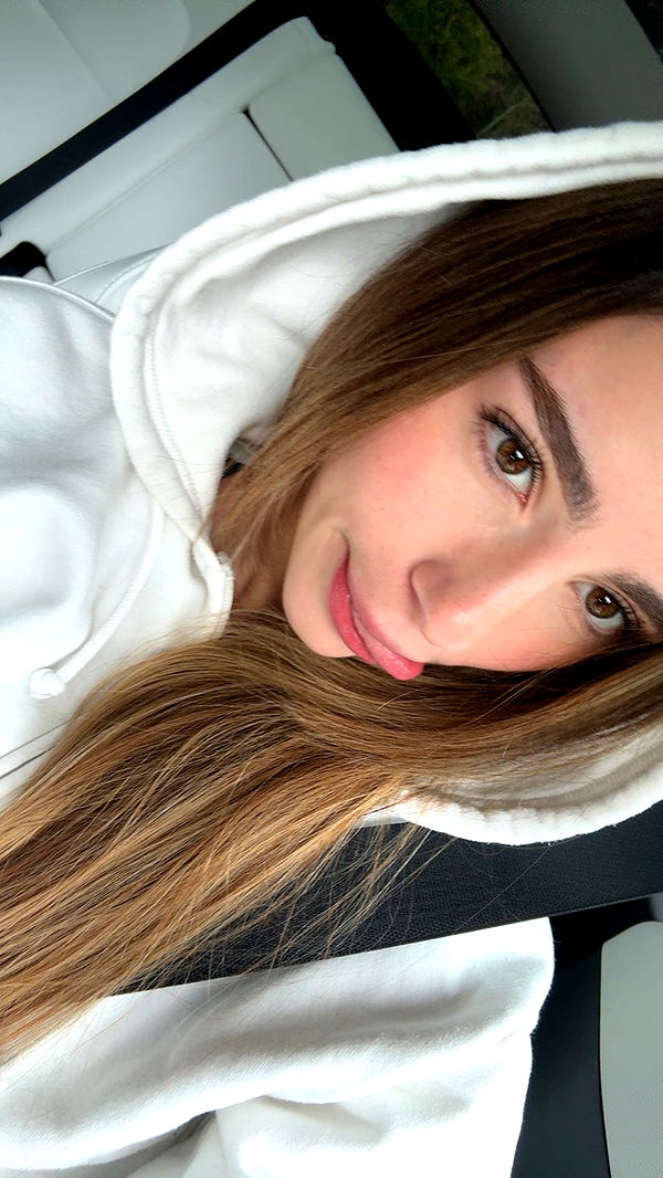 meelahrobbins image ~ Altpins