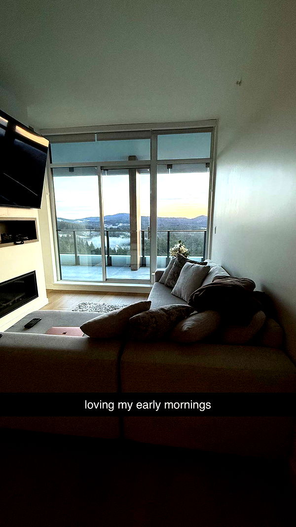 meelahrobbins image ~ Altpins