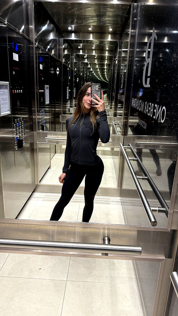 meelahrobbins image ~ Altpins