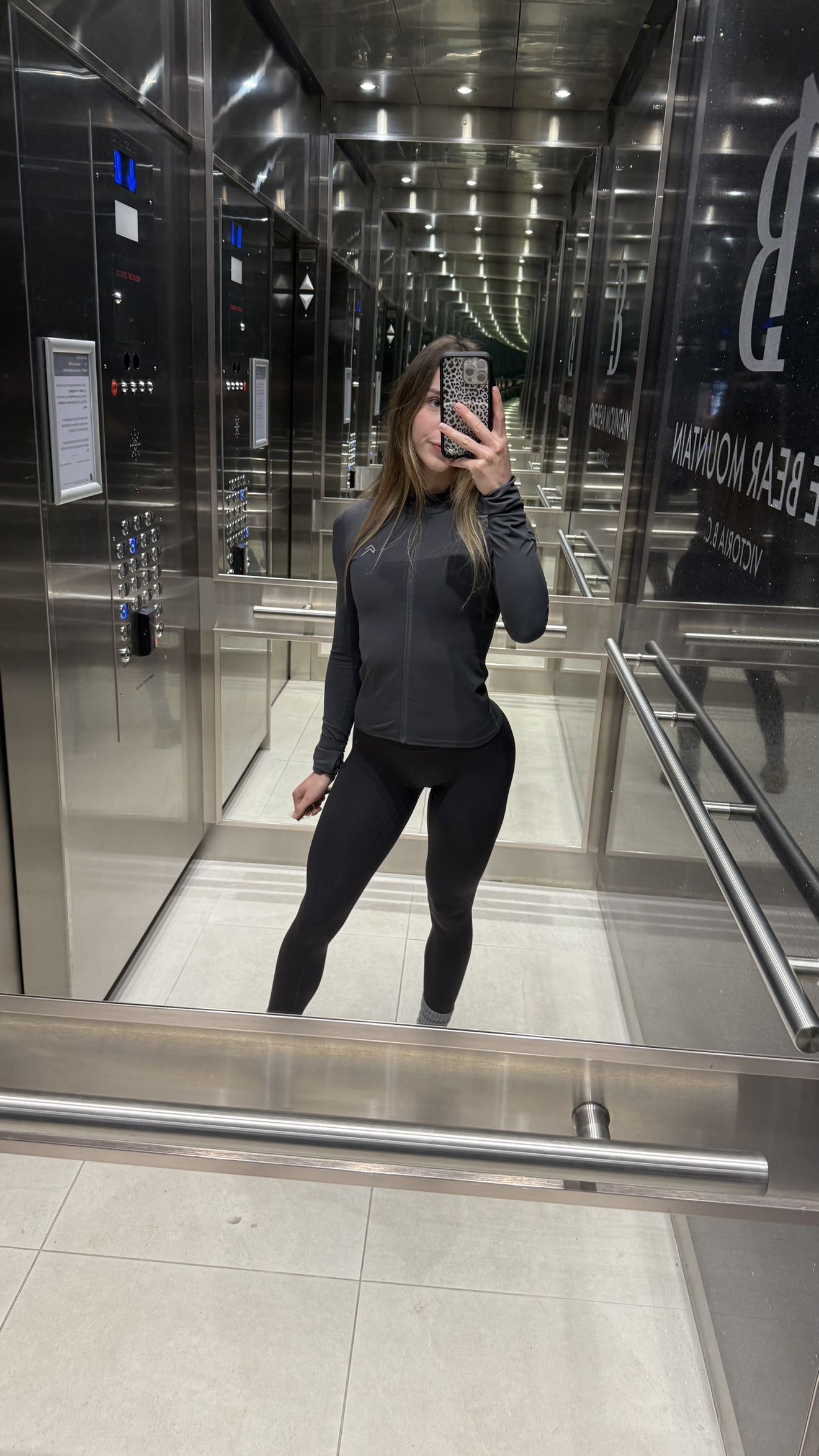 meelahrobbins snapchat image archive image