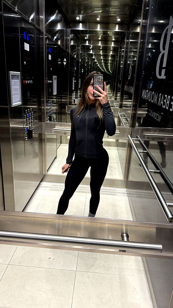 meelahrobbins image ~ Altpins