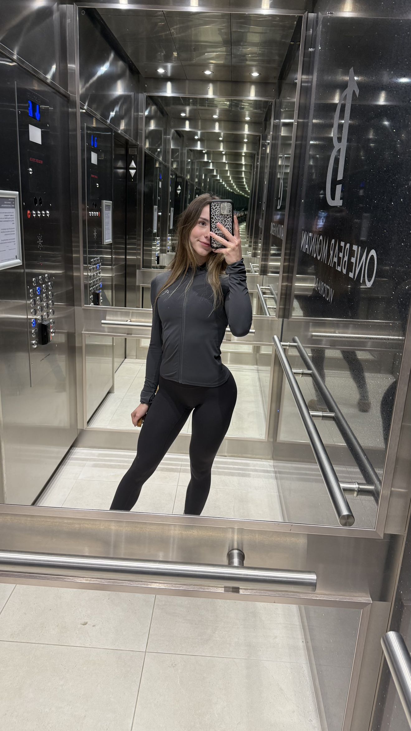 meelahrobbins snapchat image archive image