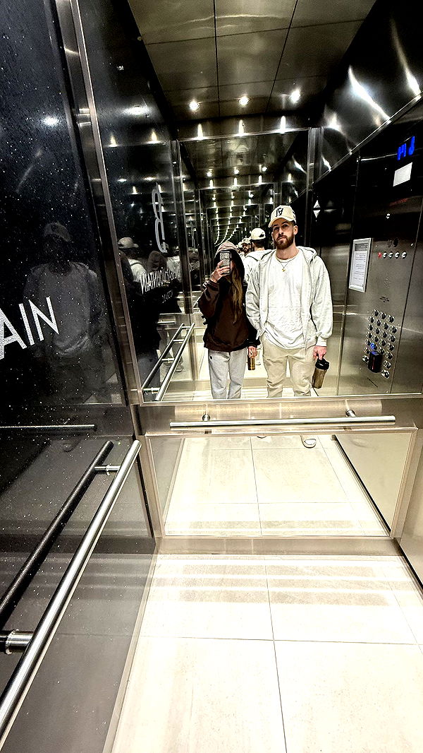 meelahrobbins image ~ Altpins