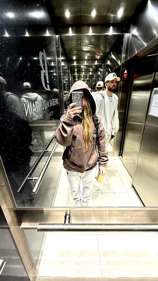 meelahrobbins image ~ Altpins