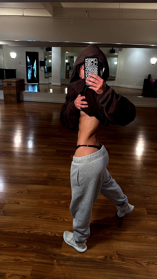 meelahrobbins image ~ Altpins