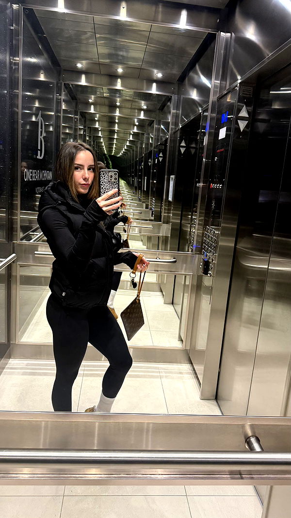 meelahrobbins image ~ Altpins