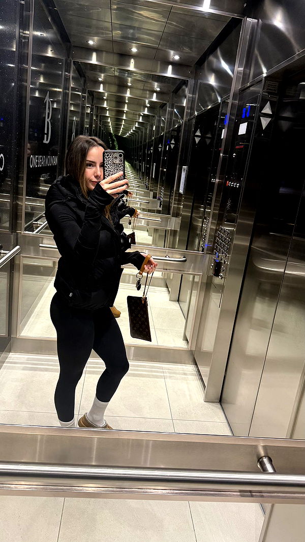 meelahrobbins image ~ Altpins