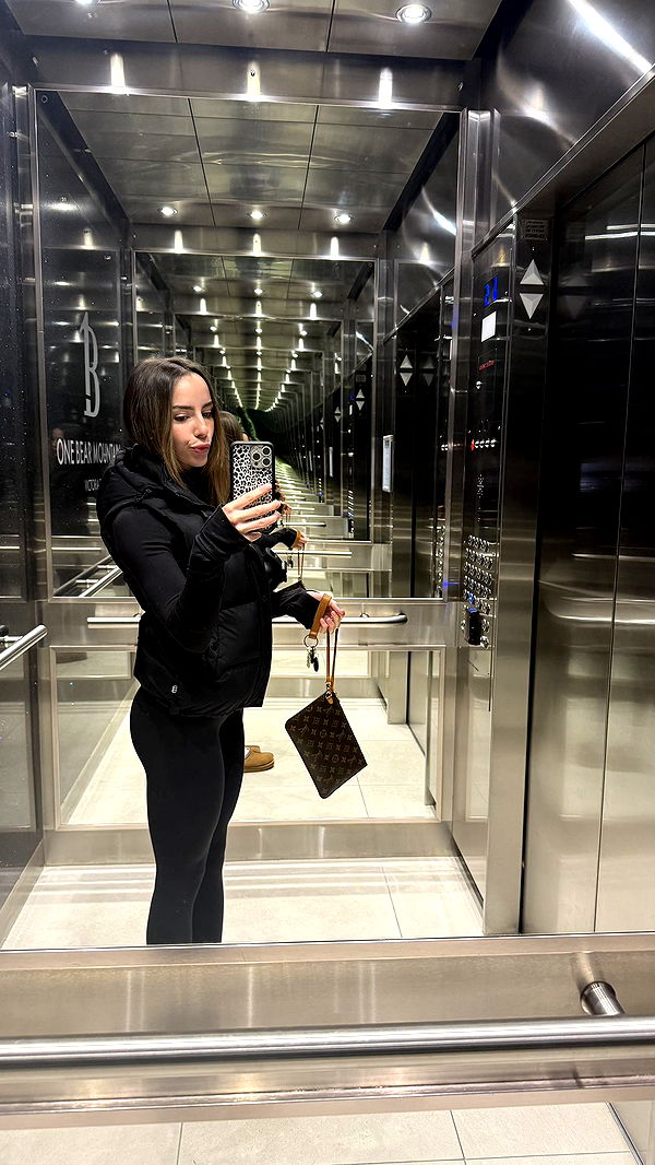 meelahrobbins image ~ Altpins