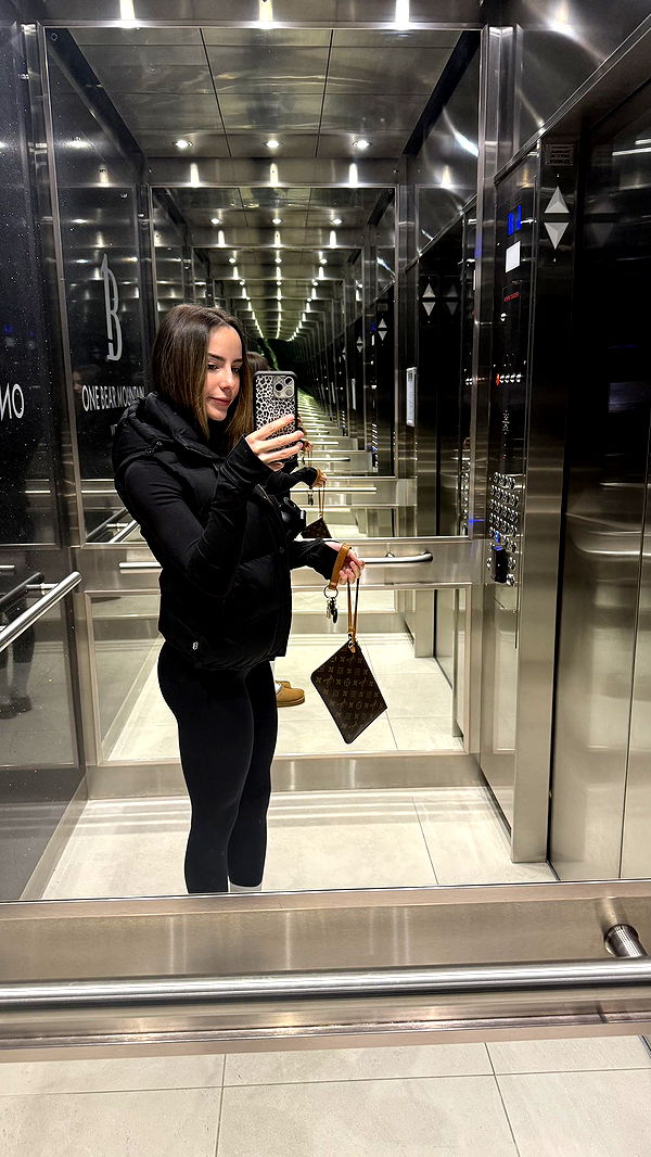 meelahrobbins image ~ Altpins