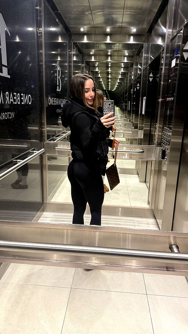 meelahrobbins image ~ Altpins