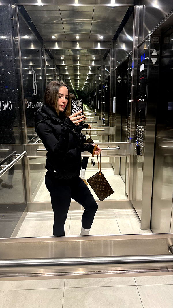 meelahrobbins image ~ Altpins