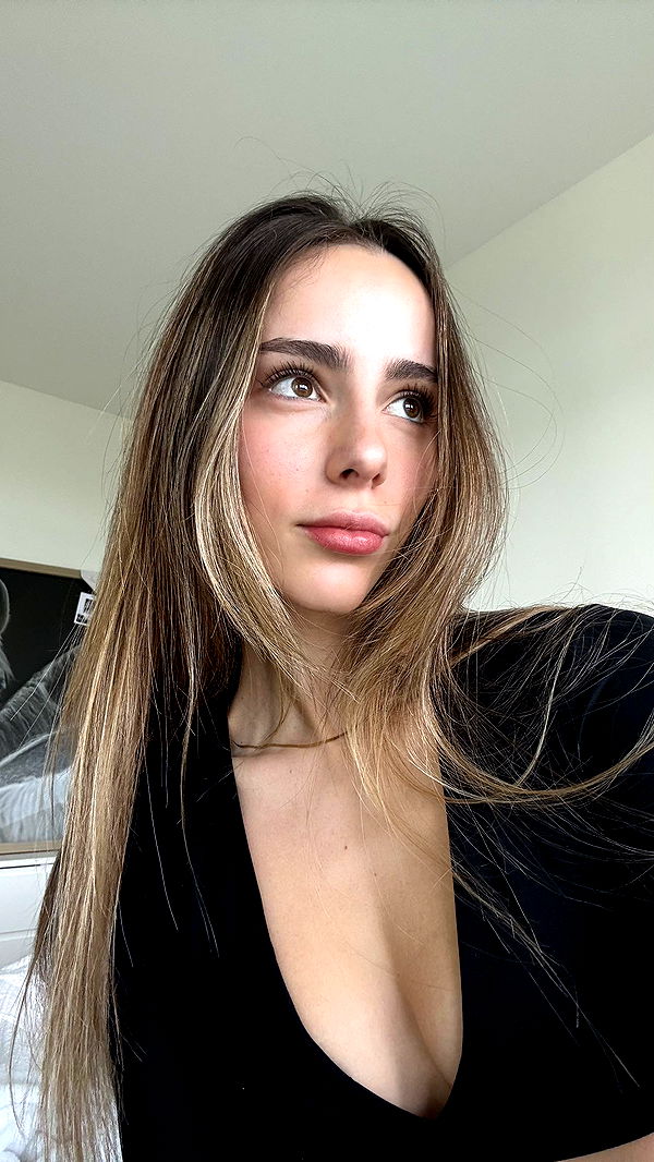 meelahrobbins image ~ Altpins