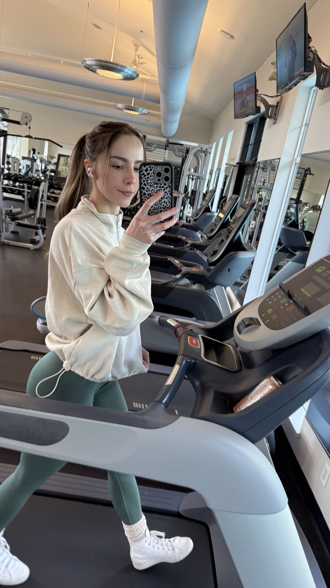 meelahrobbins snapchat image archive image