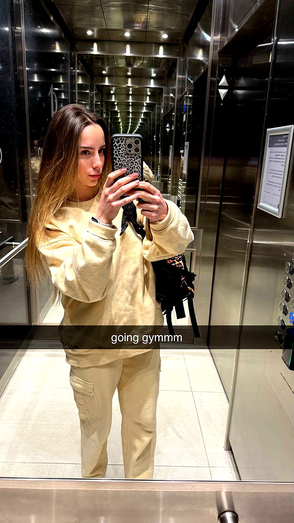 meelahrobbins image ~ Altpins