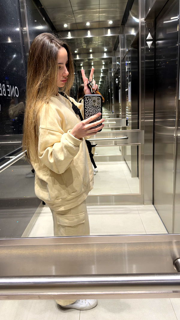 meelahrobbins image ~ Altpins