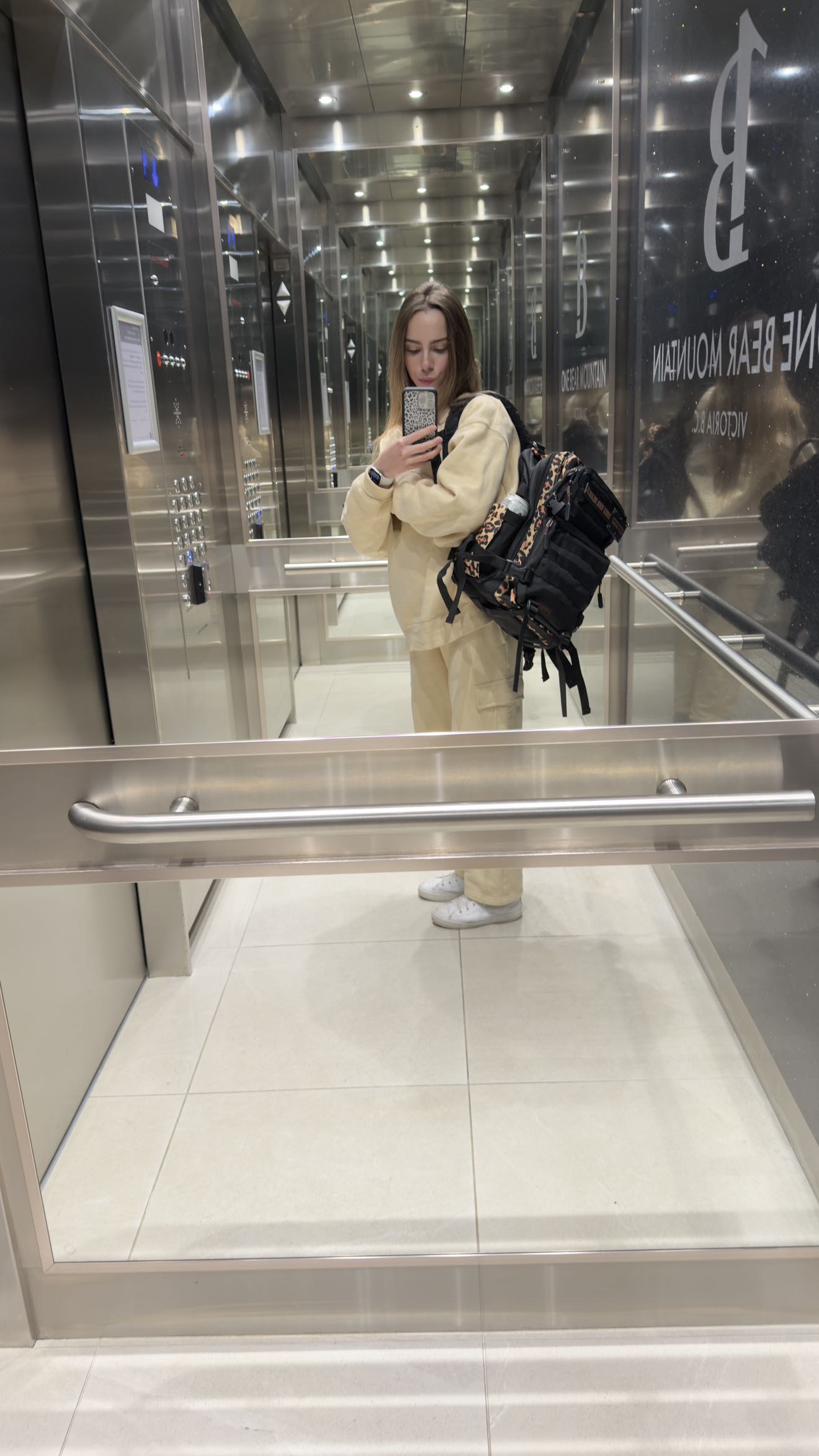 meelahrobbins snapchat image archive image