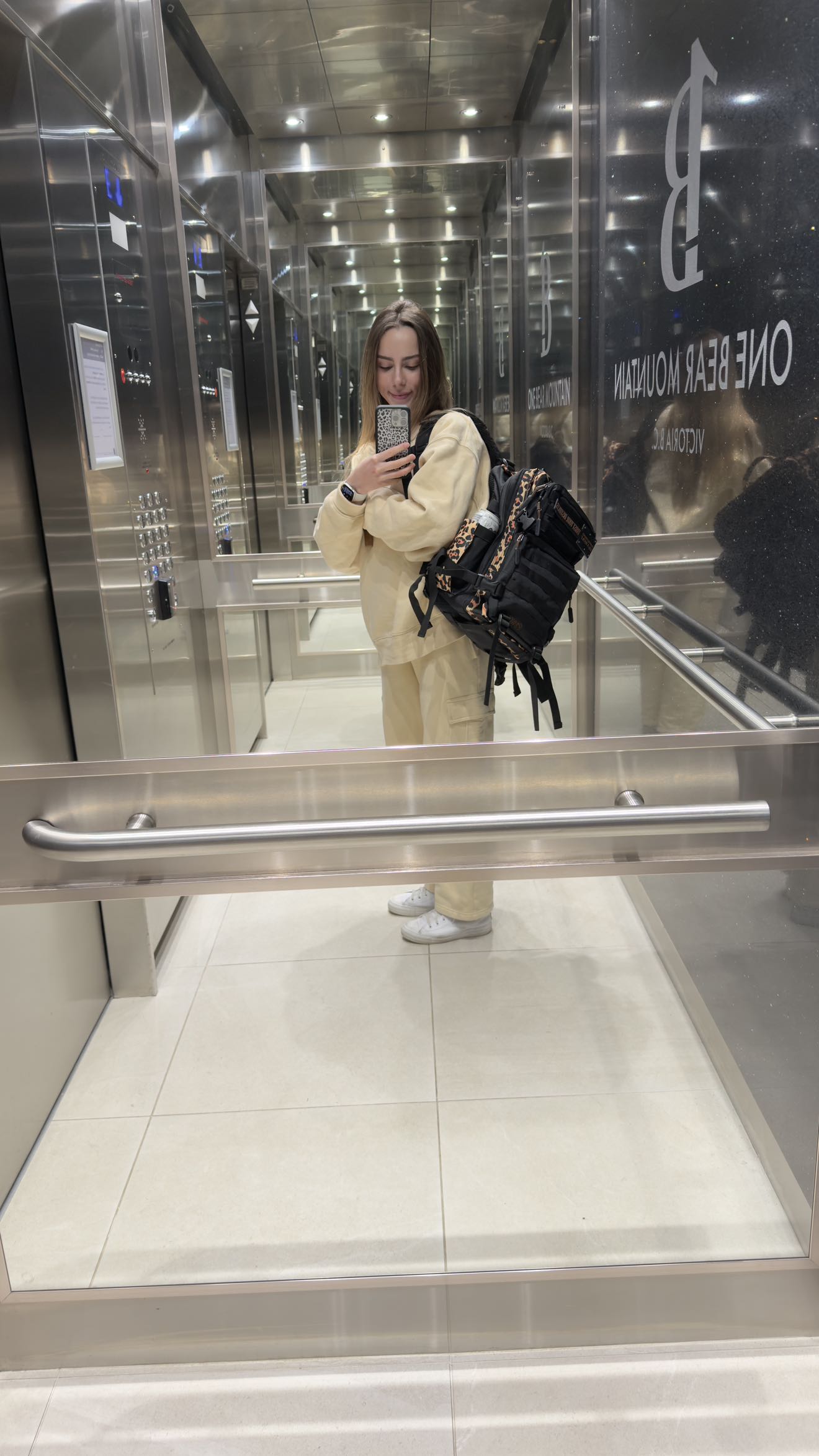 meelahrobbins snapchat image archive image