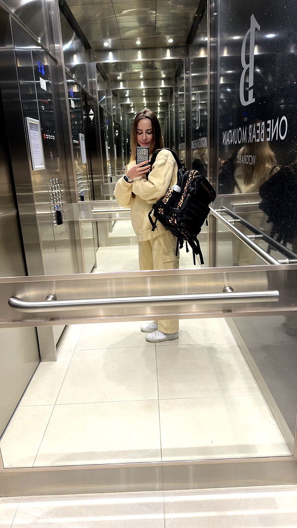 meelahrobbins image ~ Altpins