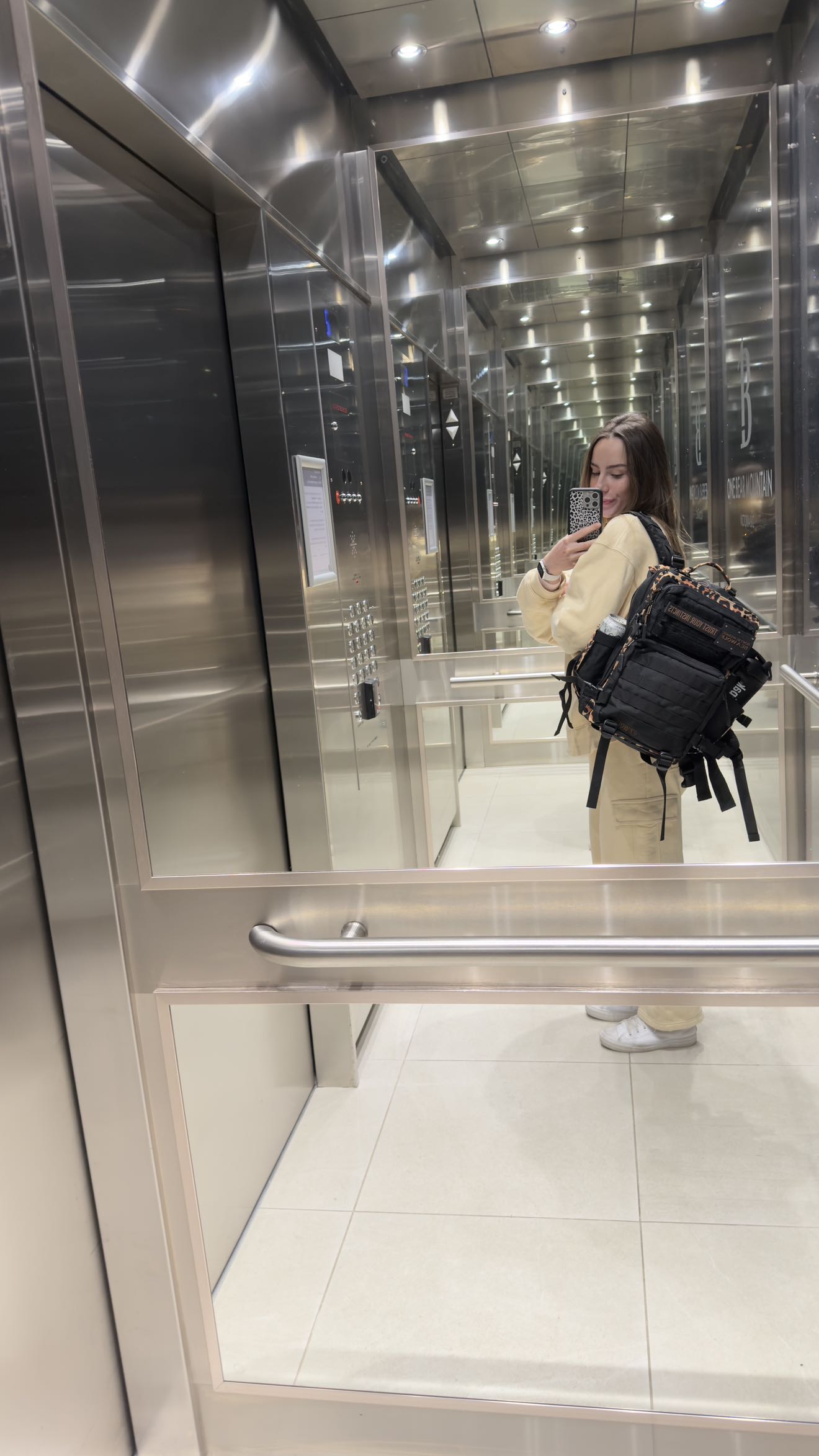 meelahrobbins snapchat image archive image