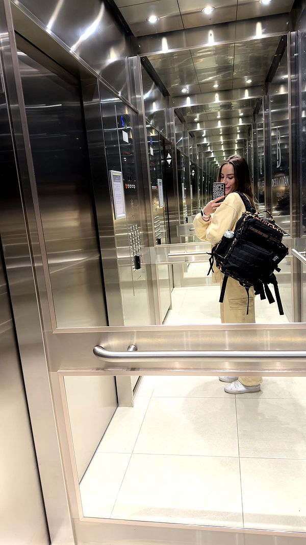 meelahrobbins image ~ Altpins