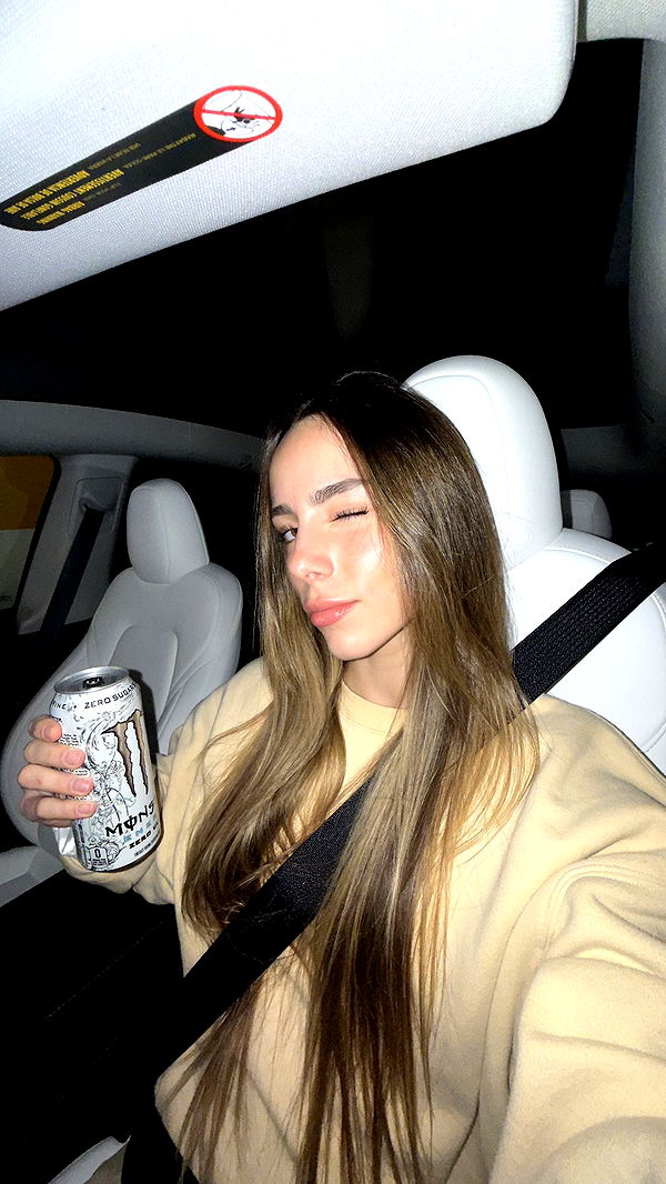 meelahrobbins image ~ Altpins