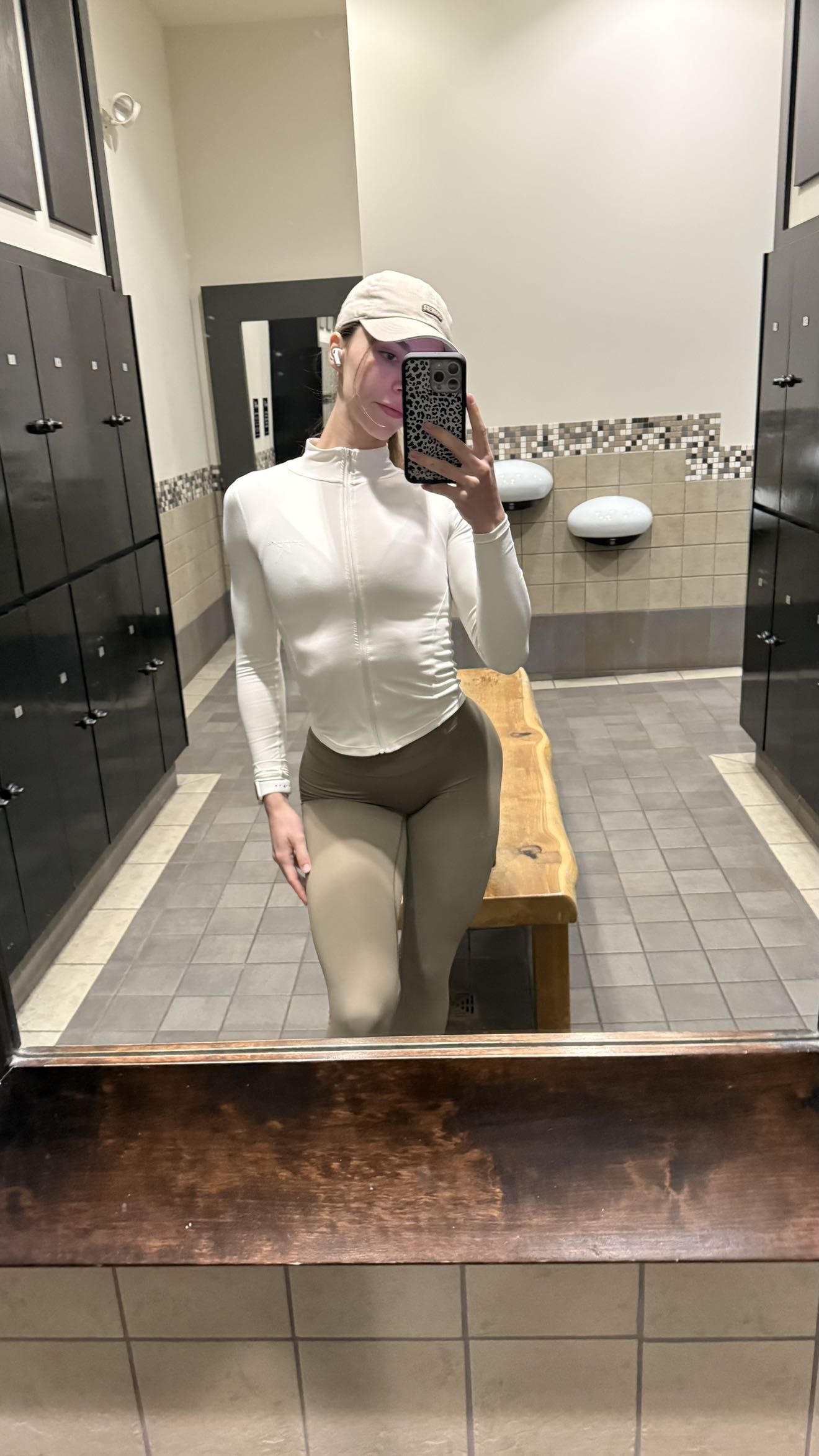 meelahrobbins snapchat image archive image