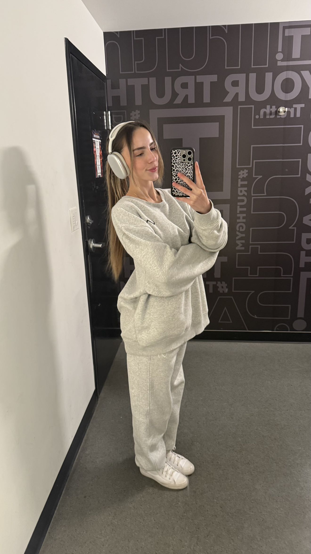 meelahrobbins snapchat image archive image