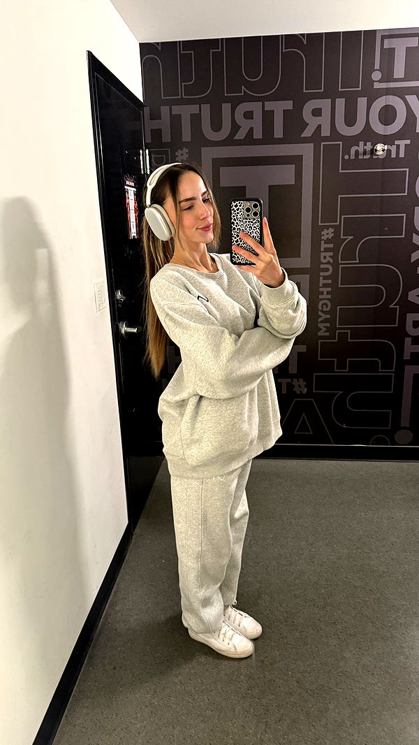 meelahrobbins image ~ Altpins