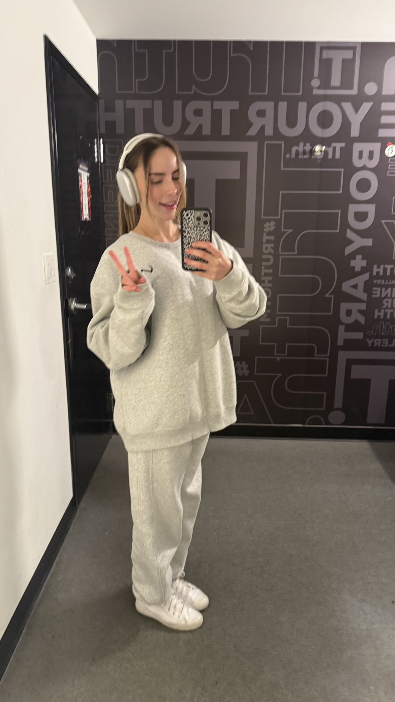 meelahrobbins snapchat image archive image