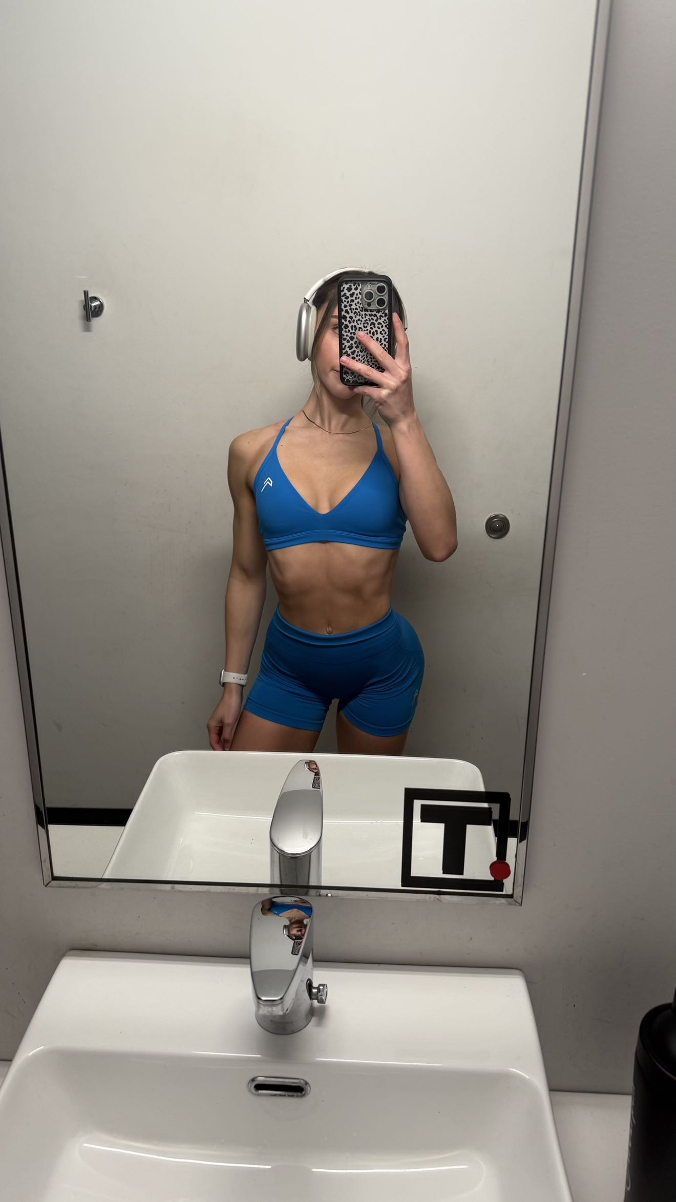 meelahrobbins snapchat image archive image