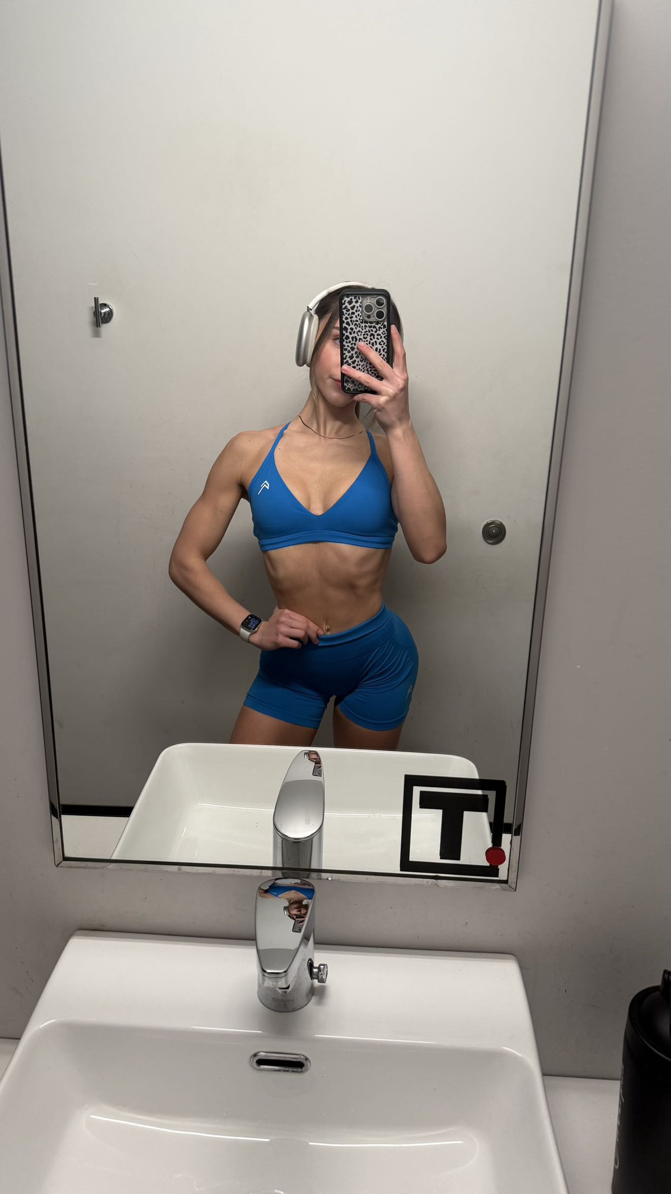 meelahrobbins snapchat image archive image