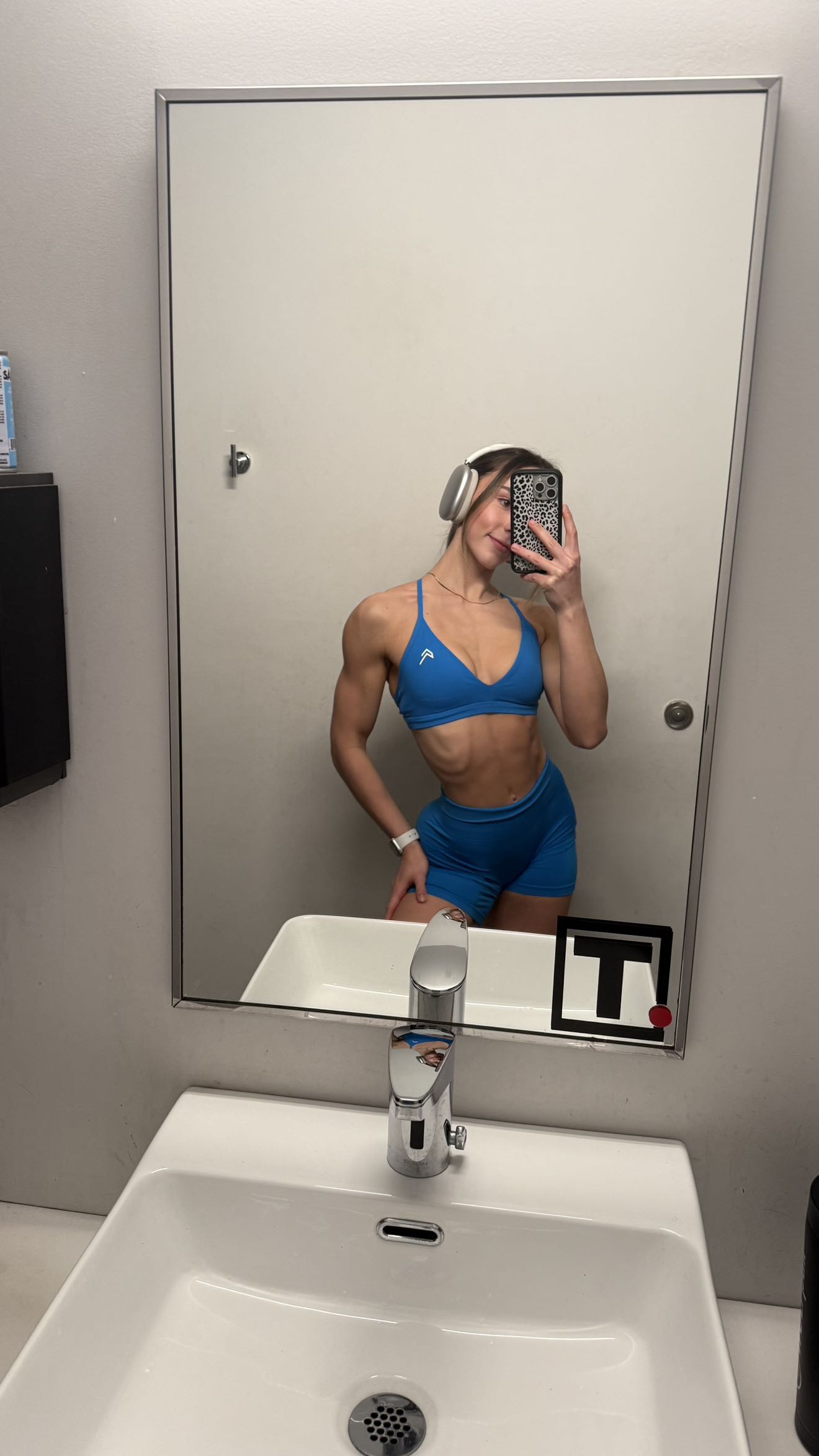 meelahrobbins snapchat image archive image