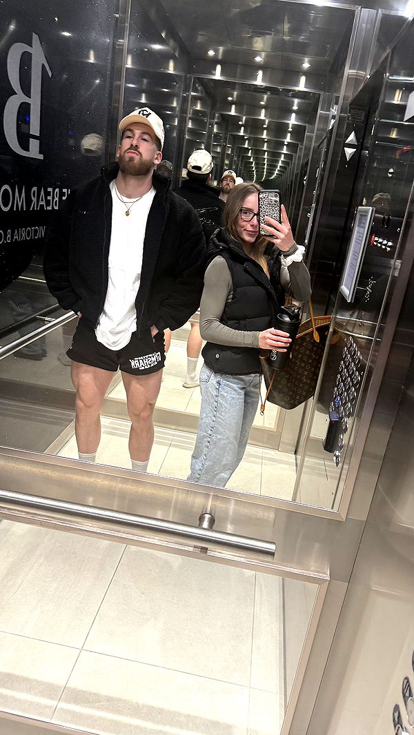 meelahrobbins image ~ Altpins