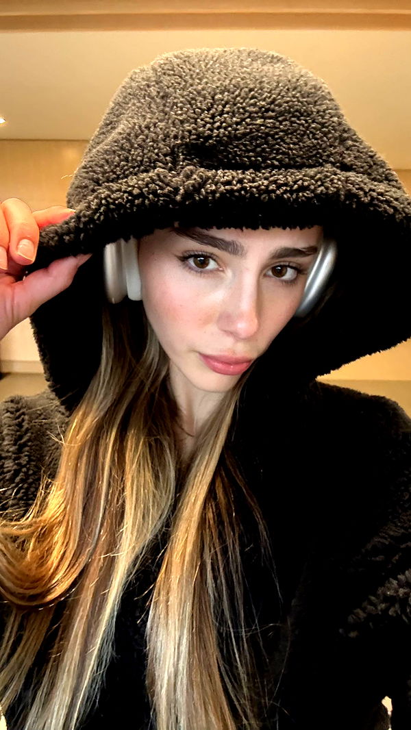 meelahrobbins image ~ Altpins