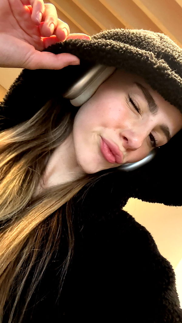 meelahrobbins image ~ Altpins