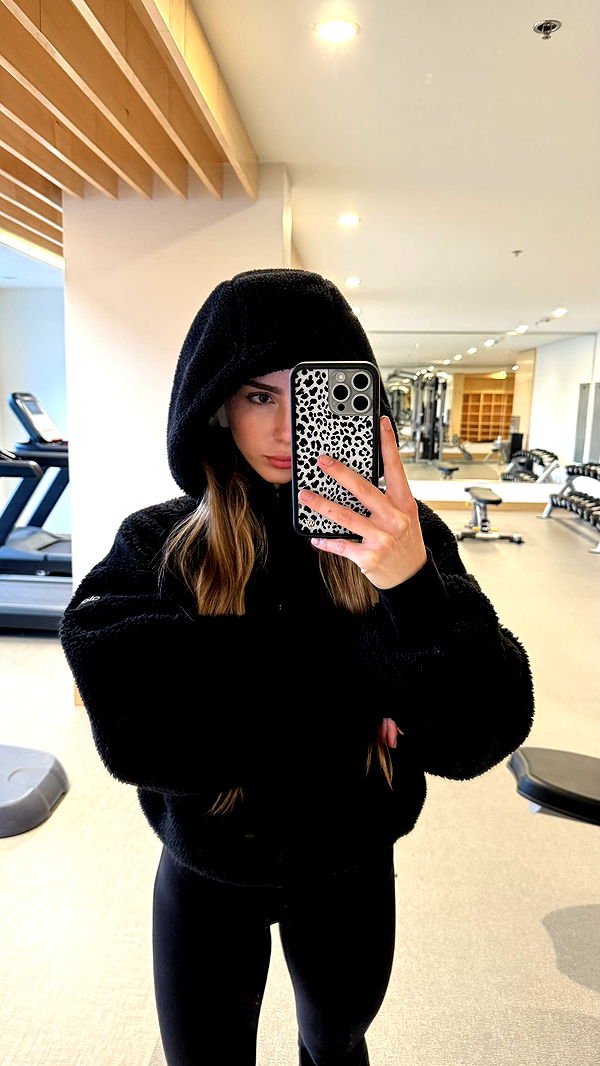 meelahrobbins image ~ Altpins