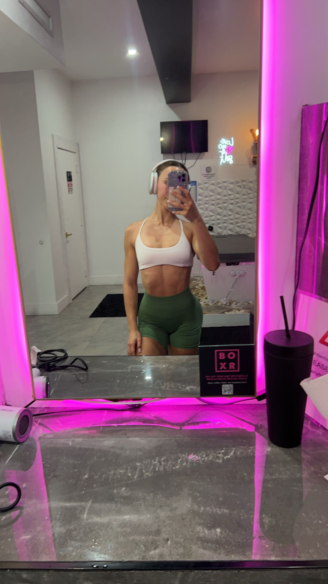 meelahrobbins snapchat image archive image