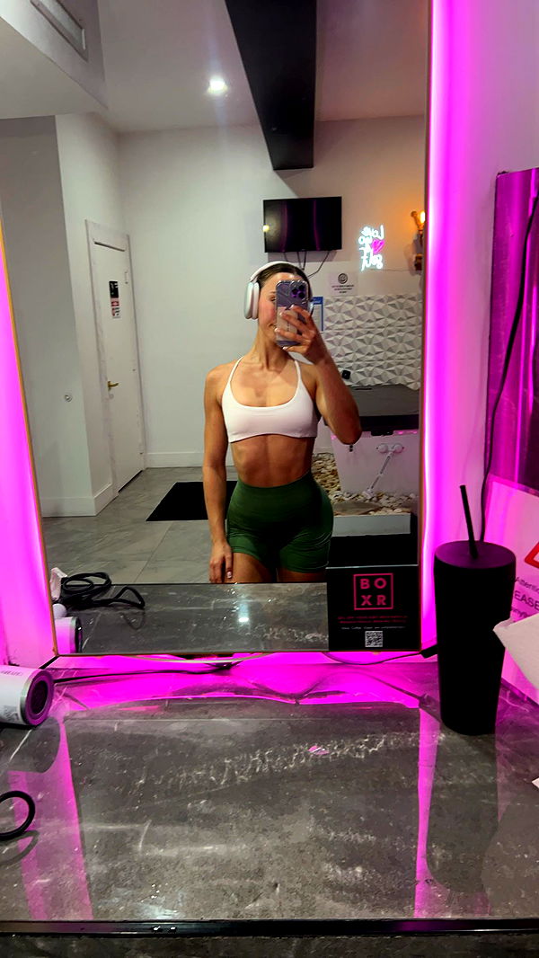 meelahrobbins image ~ Altpins