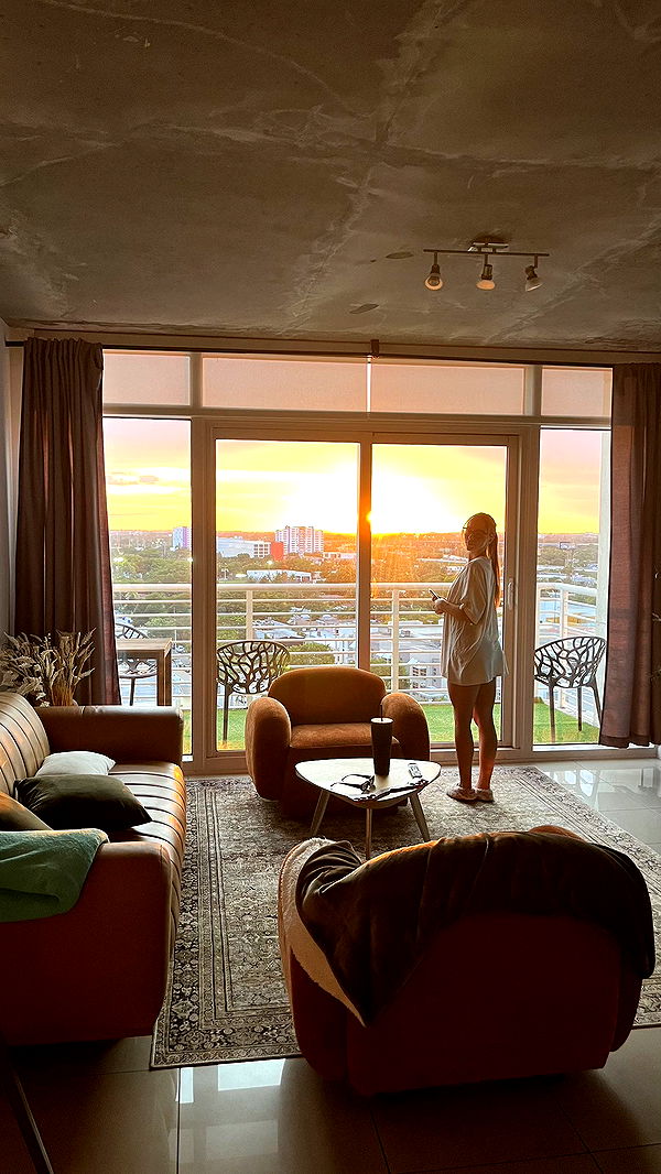 meelahrobbins image ~ Altpins