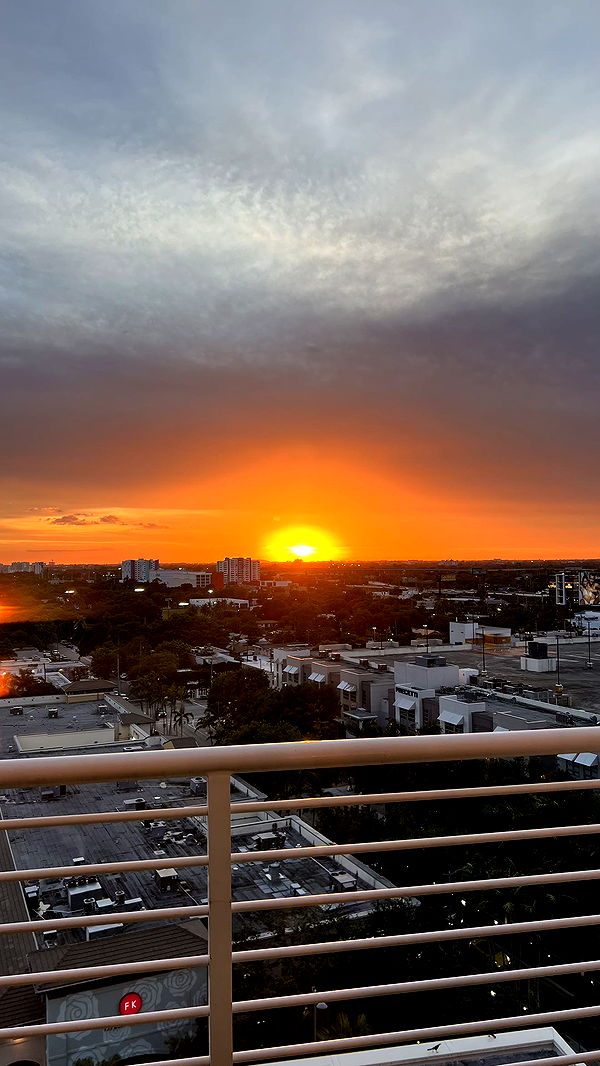 meelahrobbins image ~ Altpins