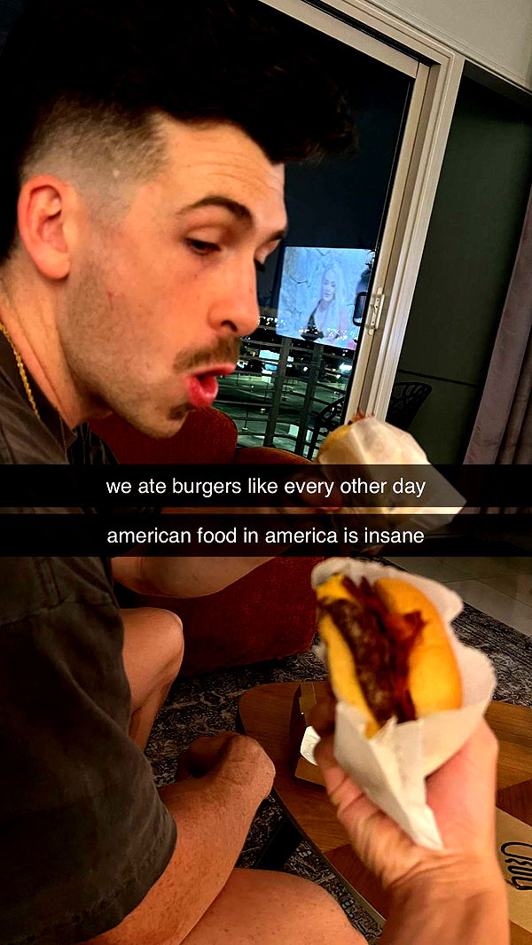 meelahrobbins image ~ Altpins