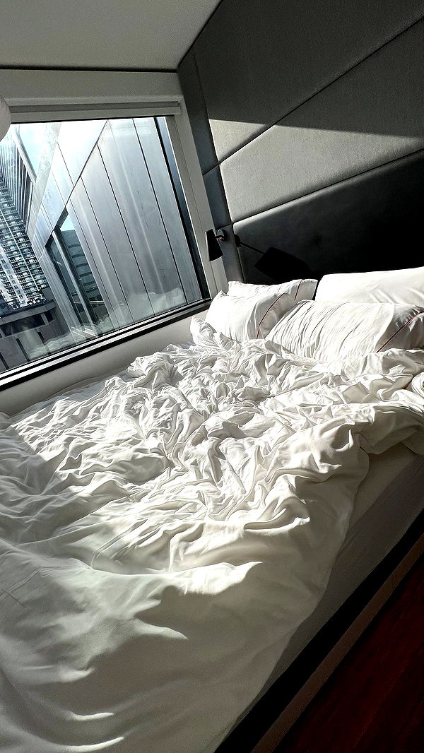 meelahrobbins image ~ Altpins