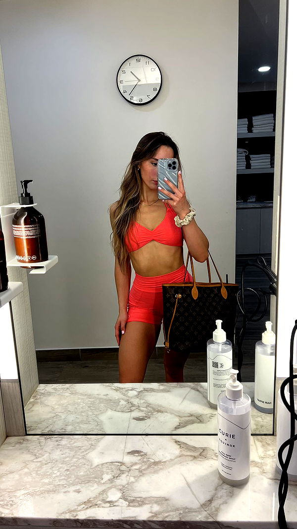 meelahrobbins image ~ Altpins