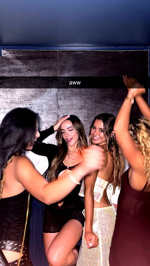 meelahrobbins image ~ Altpins