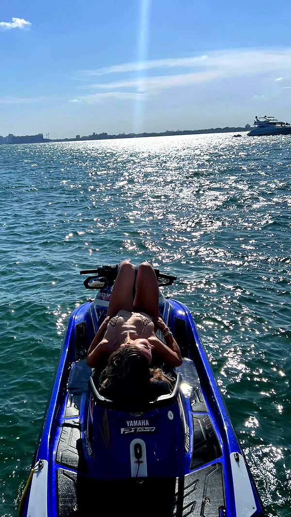 meelahrobbins image ~ Altpins