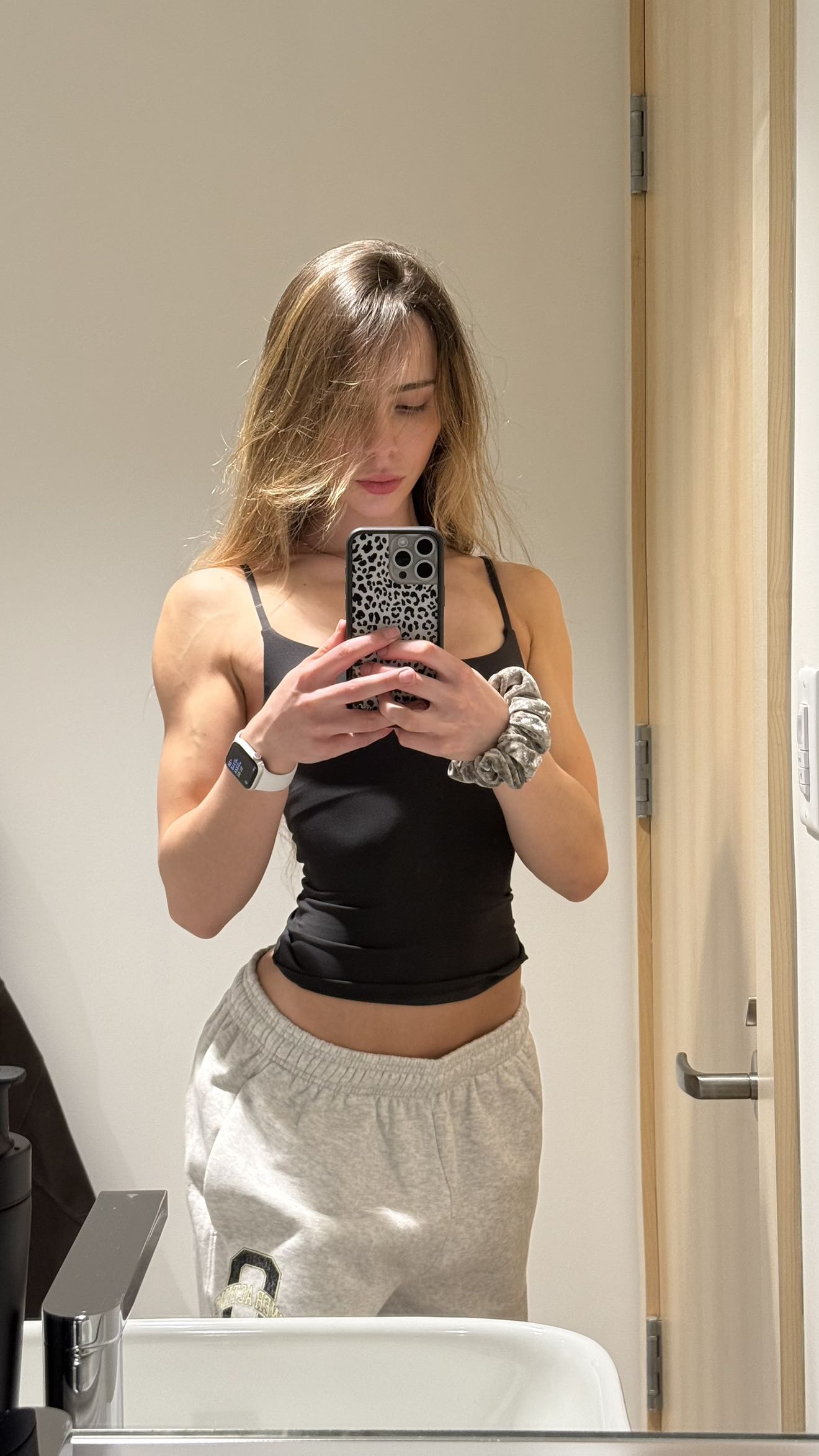 meelahrobbins snapchat image archive image