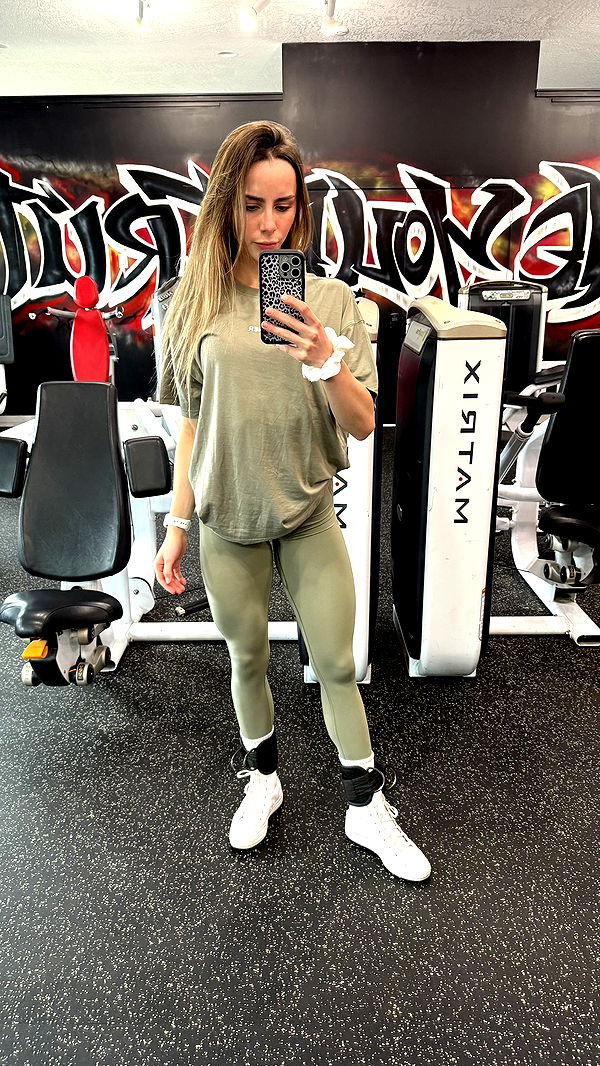 meelahrobbins image ~ Altpins