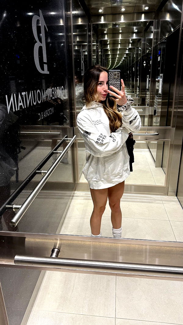 meelahrobbins image ~ Altpins