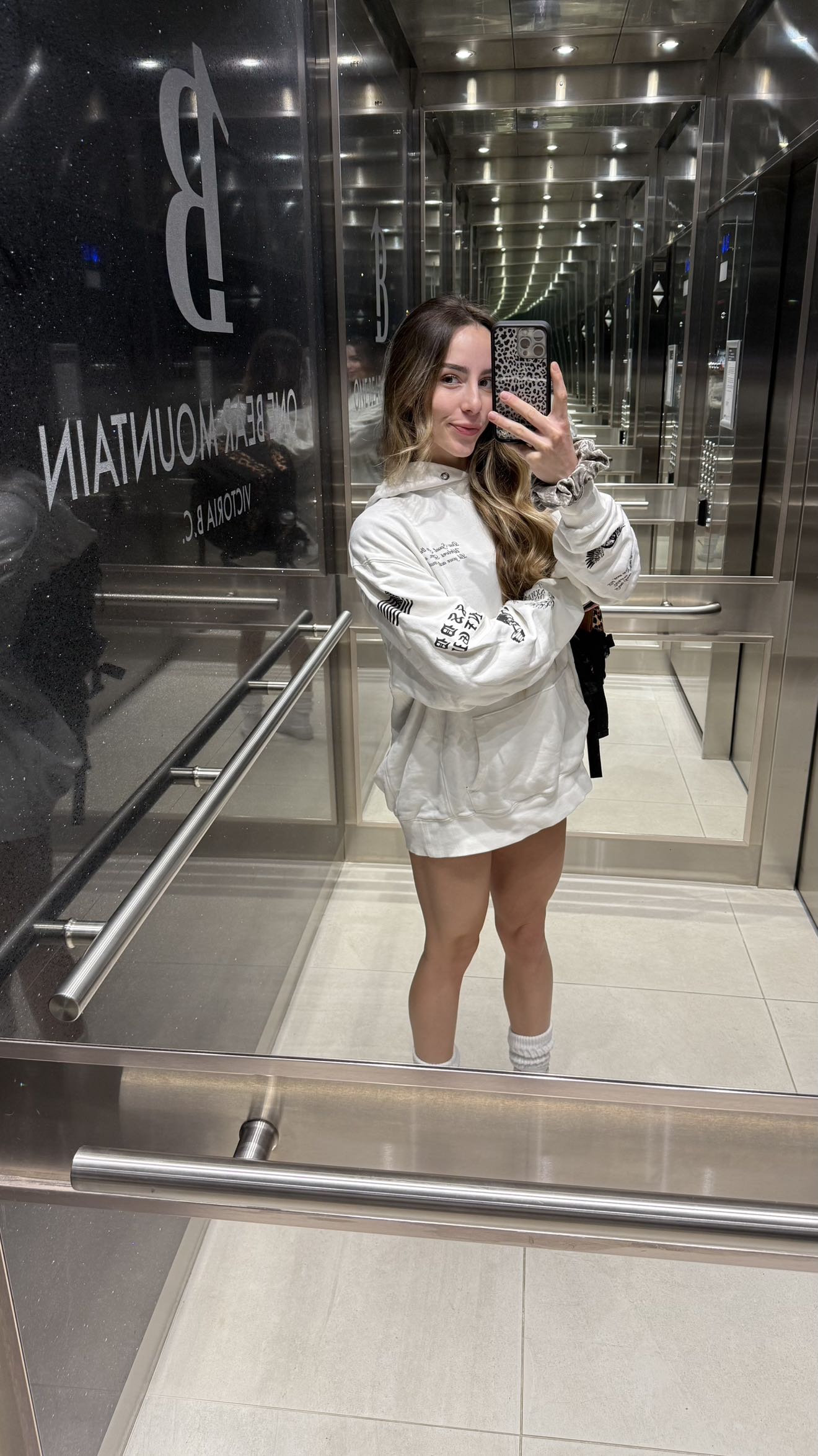 meelahrobbins snapchat image archive image